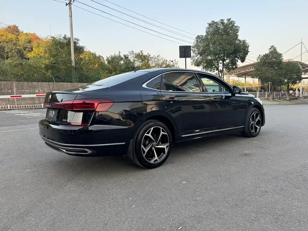 VOLKSWAGEN PASSAT