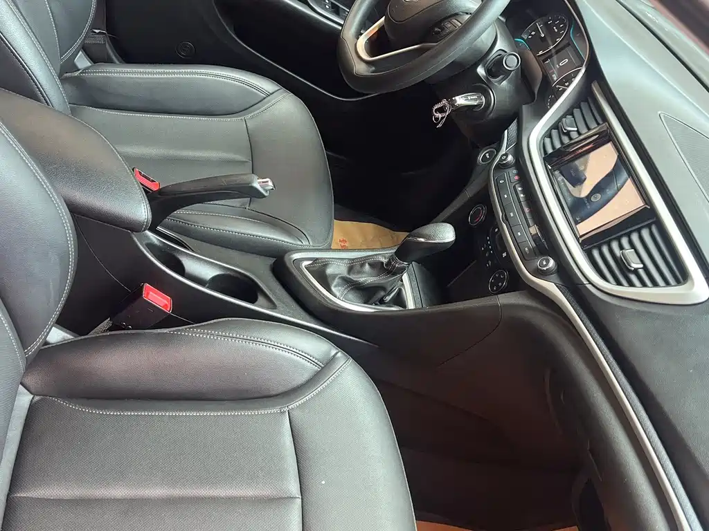 Buick Excelle — миниатюра 9