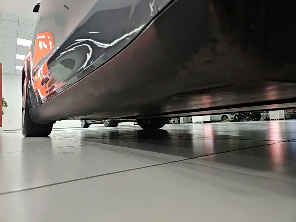 Tesla Model Y — миниатюра 21