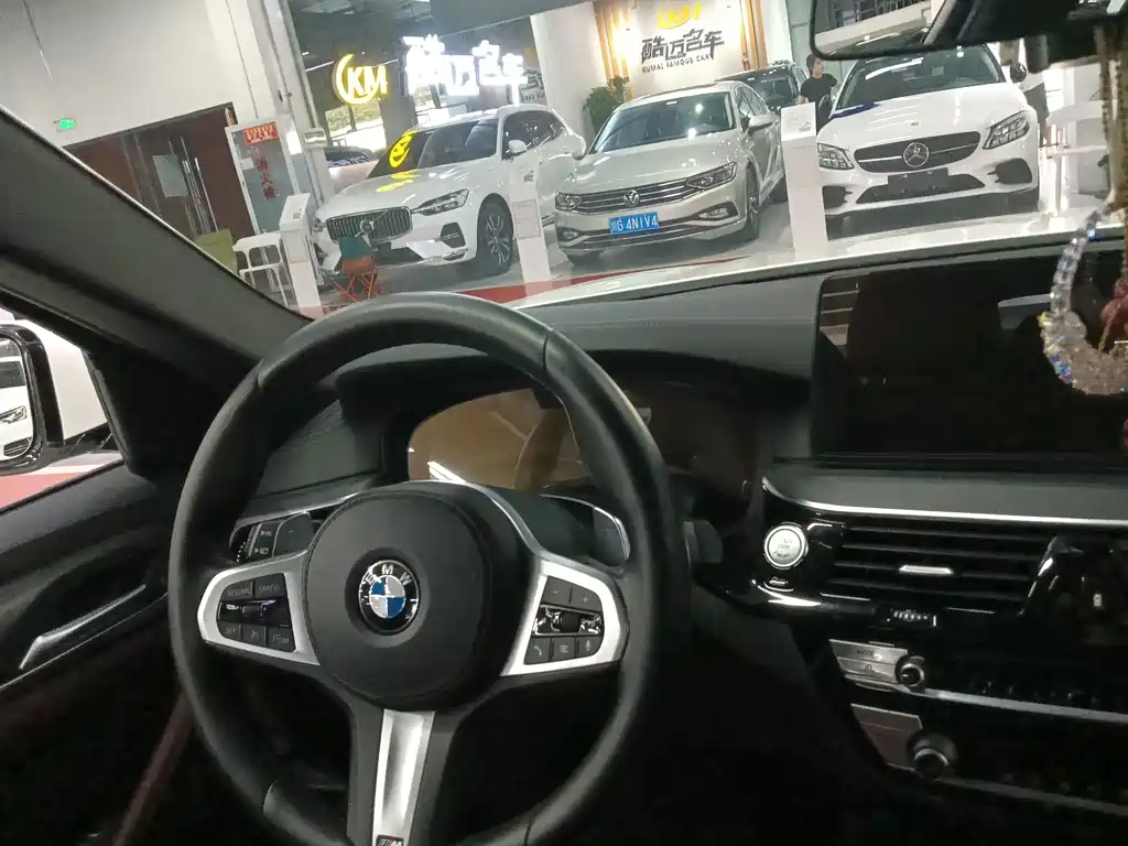 BMW 5 Series — миниатюра 7