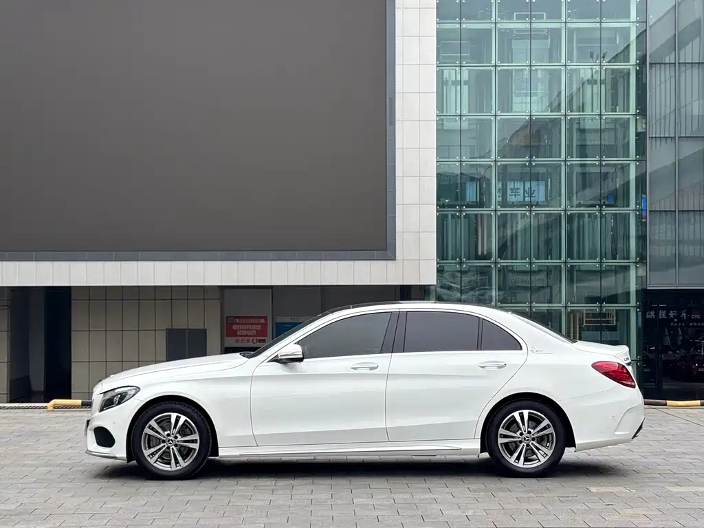 Mercedes-Benz C-Class — миниатюра 3