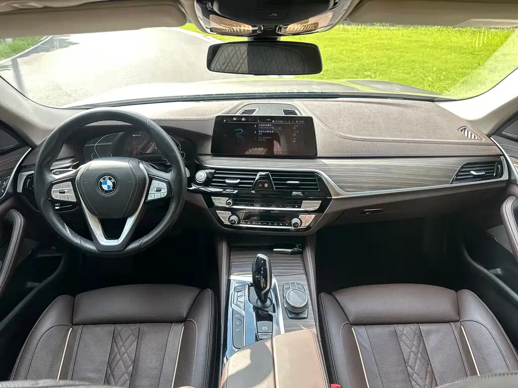 BMW 5 Series New Energy — миниатюра 8