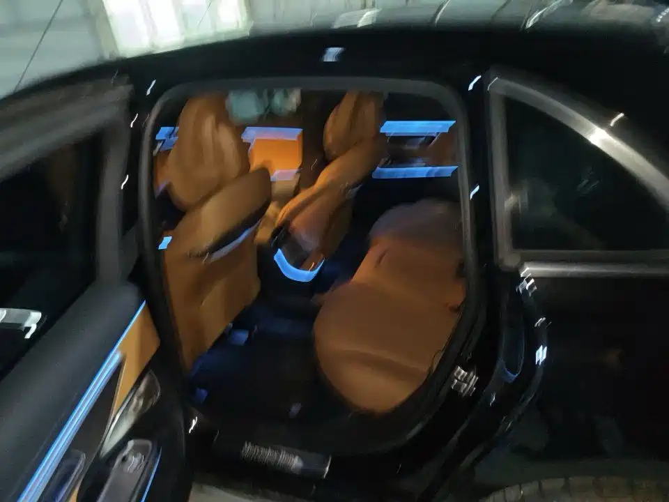 Mercedes-Benz E-Class — миниатюра 7