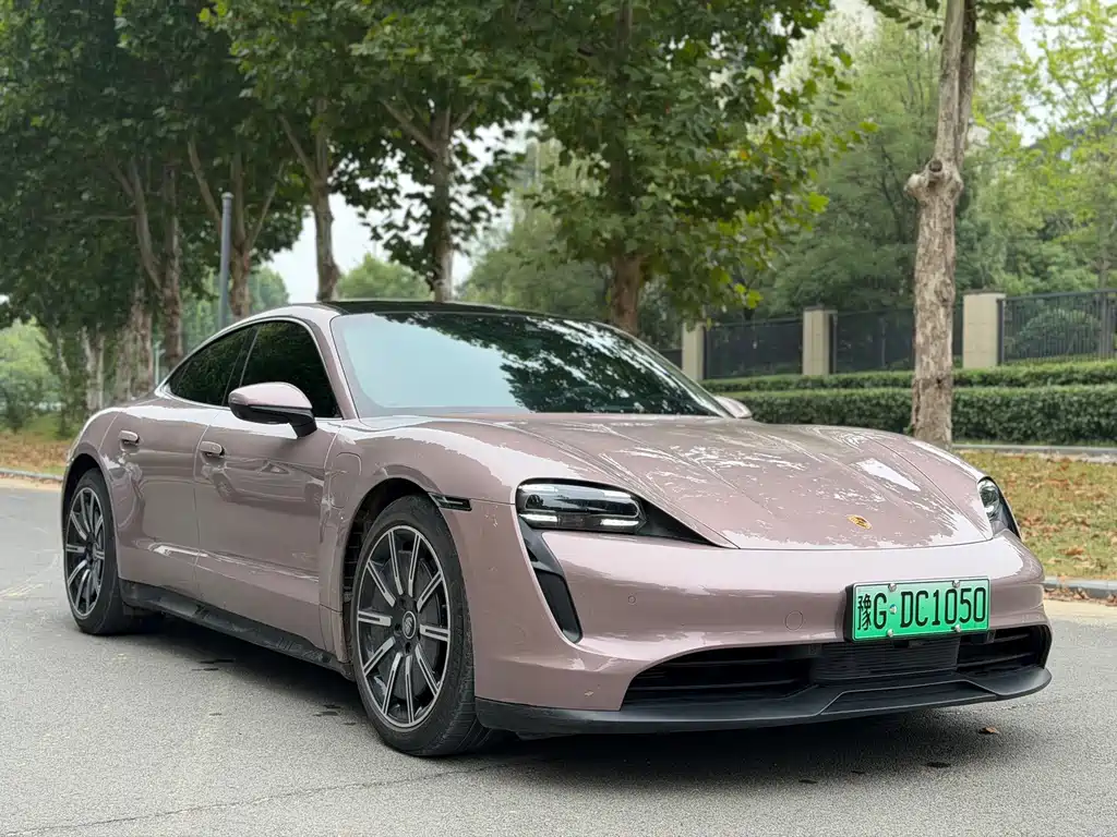 Porsche Taycan — миниатюра 3