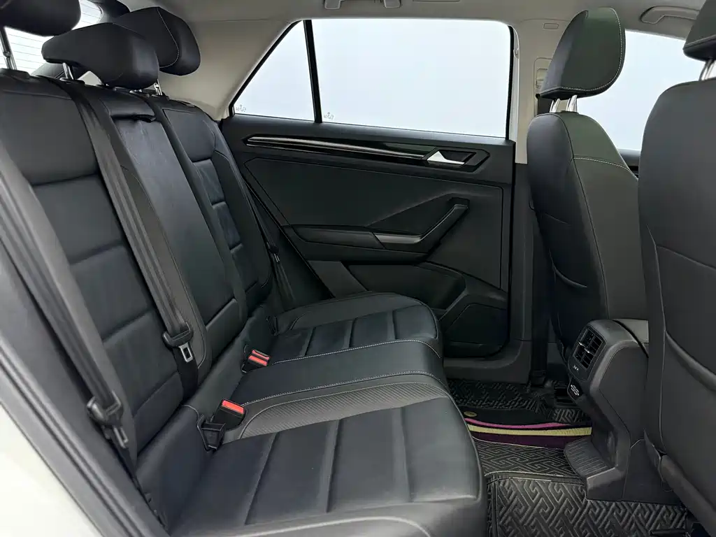 Volkswagen T-Roc — миниатюра 11