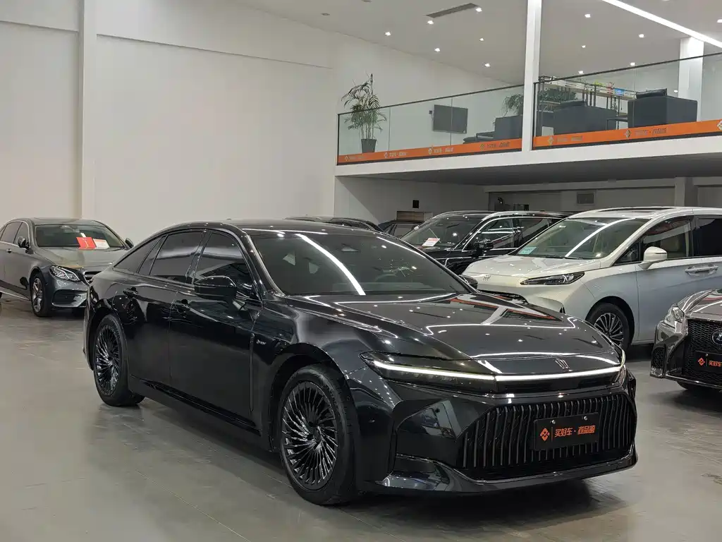 Toyota Crown (Import) — миниатюра 2