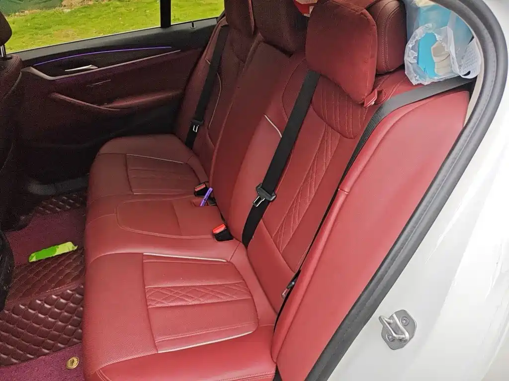 BMW 5 Series — миниатюра 7