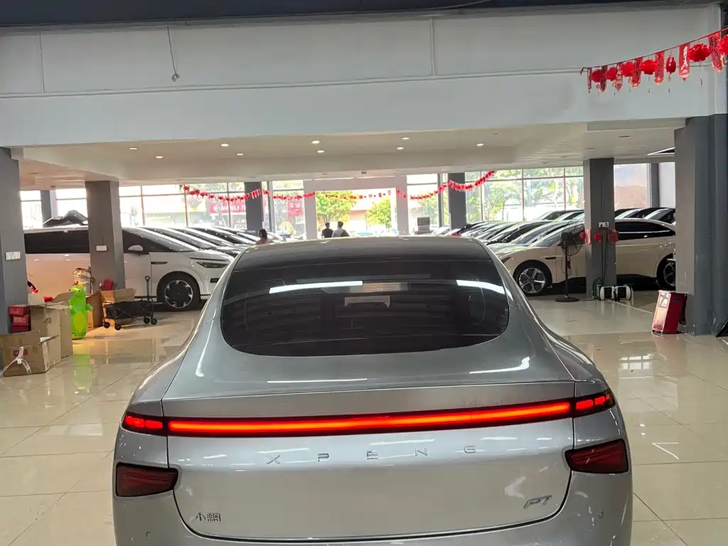 XPeng P7 — миниатюра 6