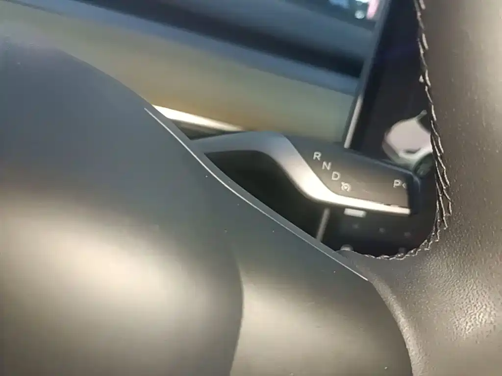 Tesla Model Y — миниатюра 14