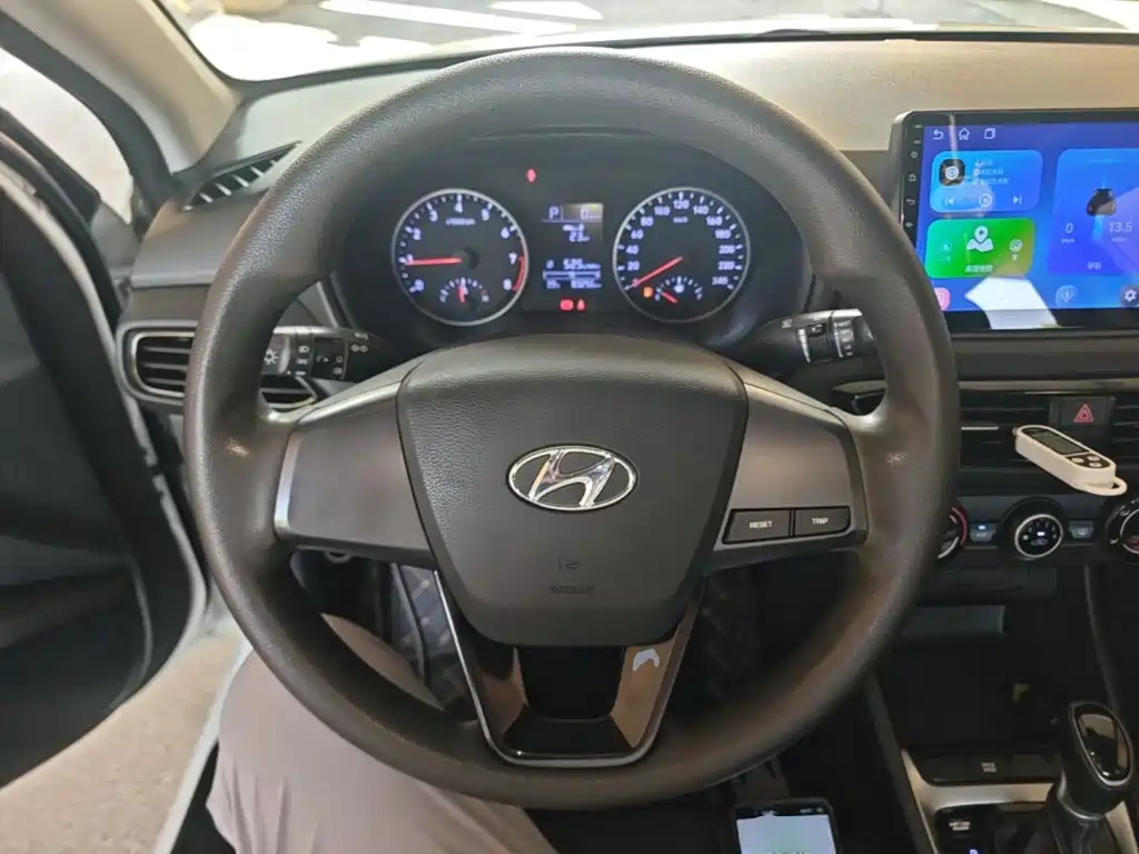 Hyundai Elantra — миниатюра 11