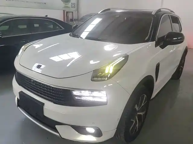 Lynk & Co 01