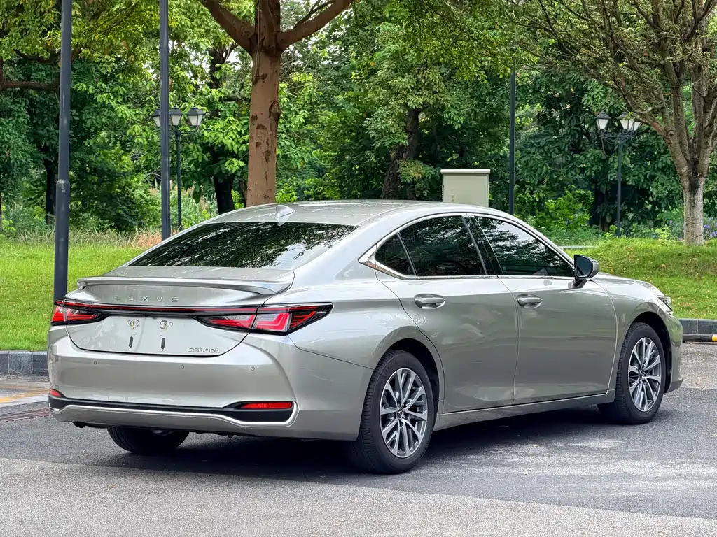 Lexus ES — миниатюра 5