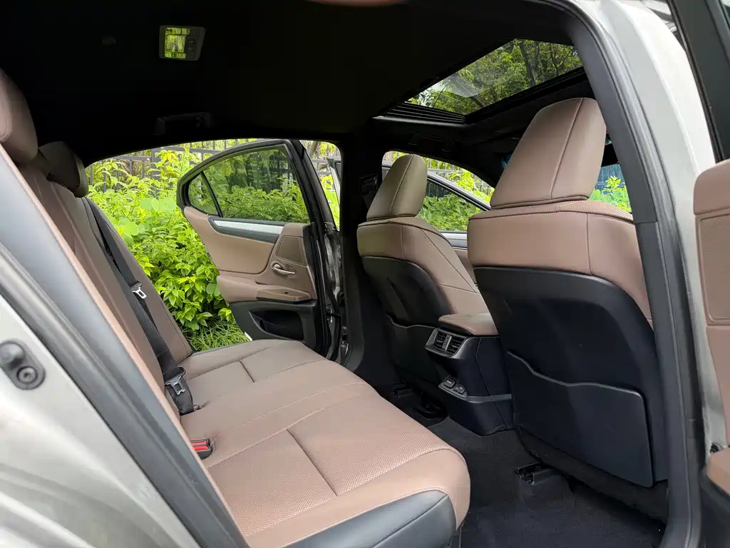 Lexus ES — миниатюра 11