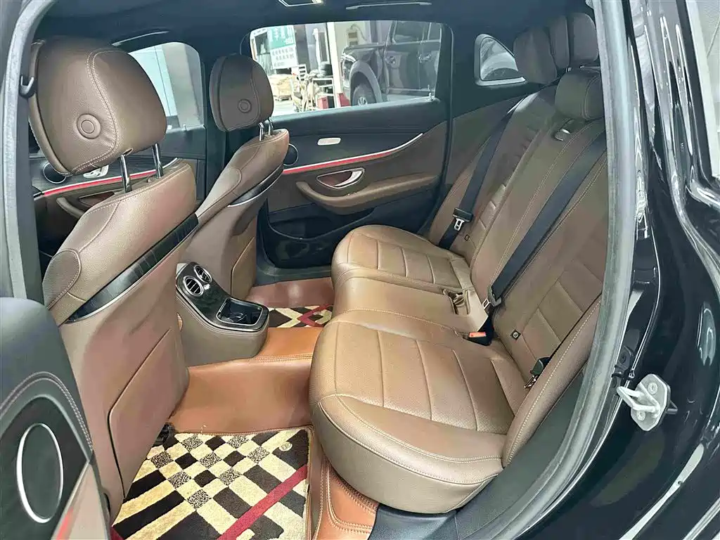 Mercedes-Benz E-Class — миниатюра 12