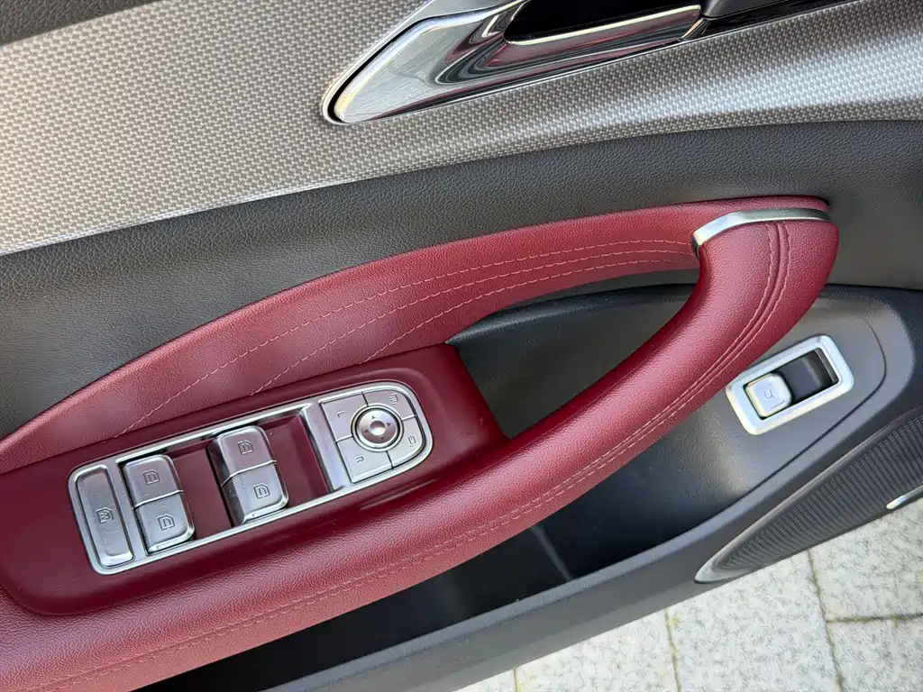 Hongqi Hongqi H5 — миниатюра 16
