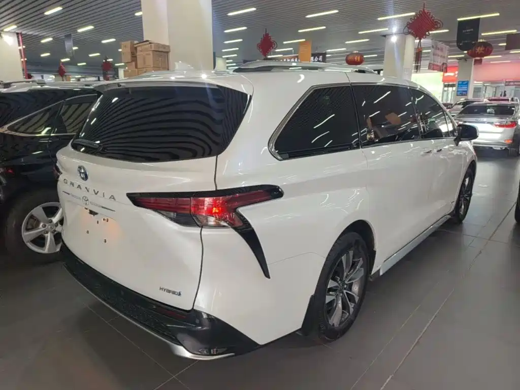 Toyota Granvia — миниатюра 7