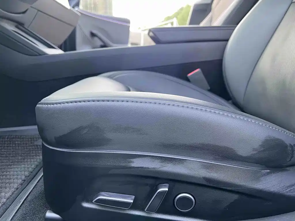 Tesla Model 3 — миниатюра 12