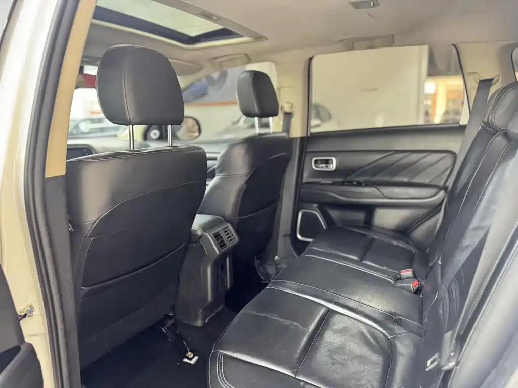 Mitsubishi Outlander — миниатюра 16