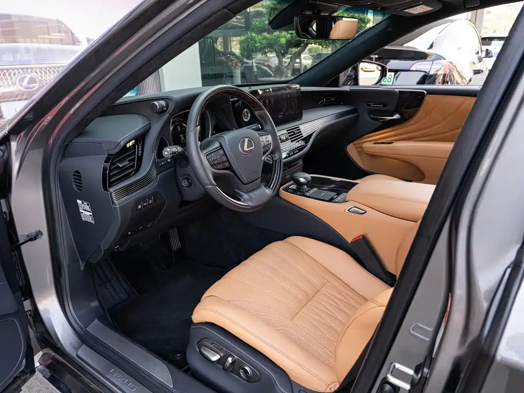 Lexus LS — миниатюра 9