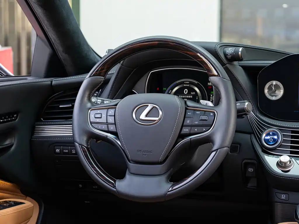 Lexus LS — миниатюра 14