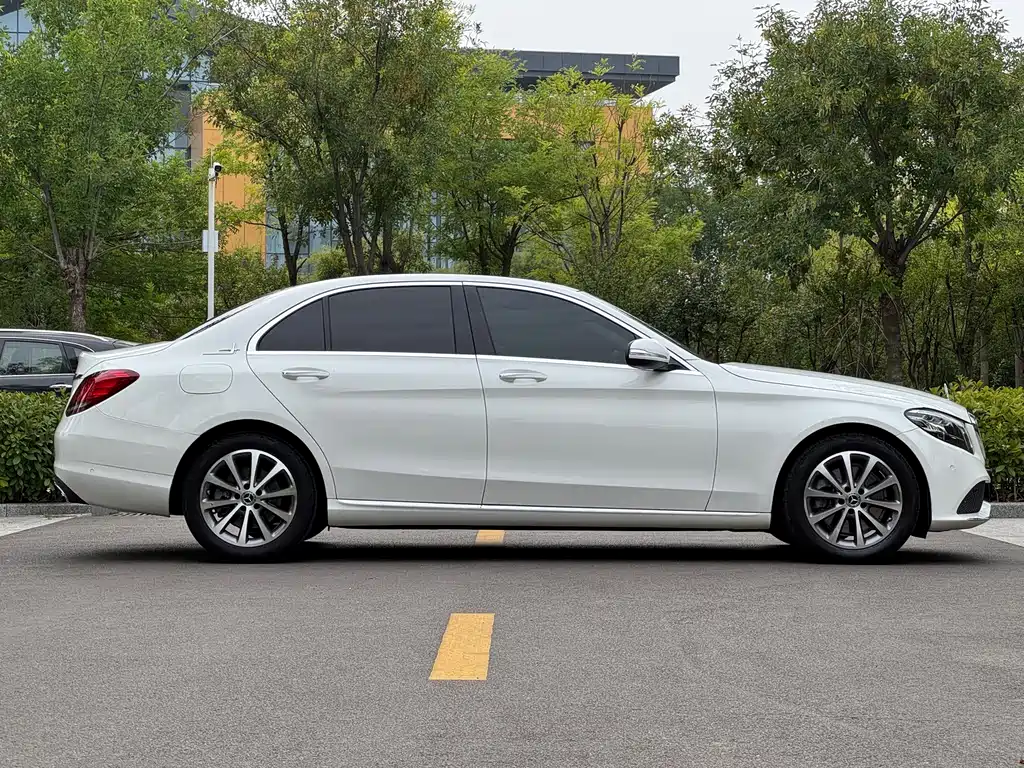 Mercedes-Benz C-Class — миниатюра 5