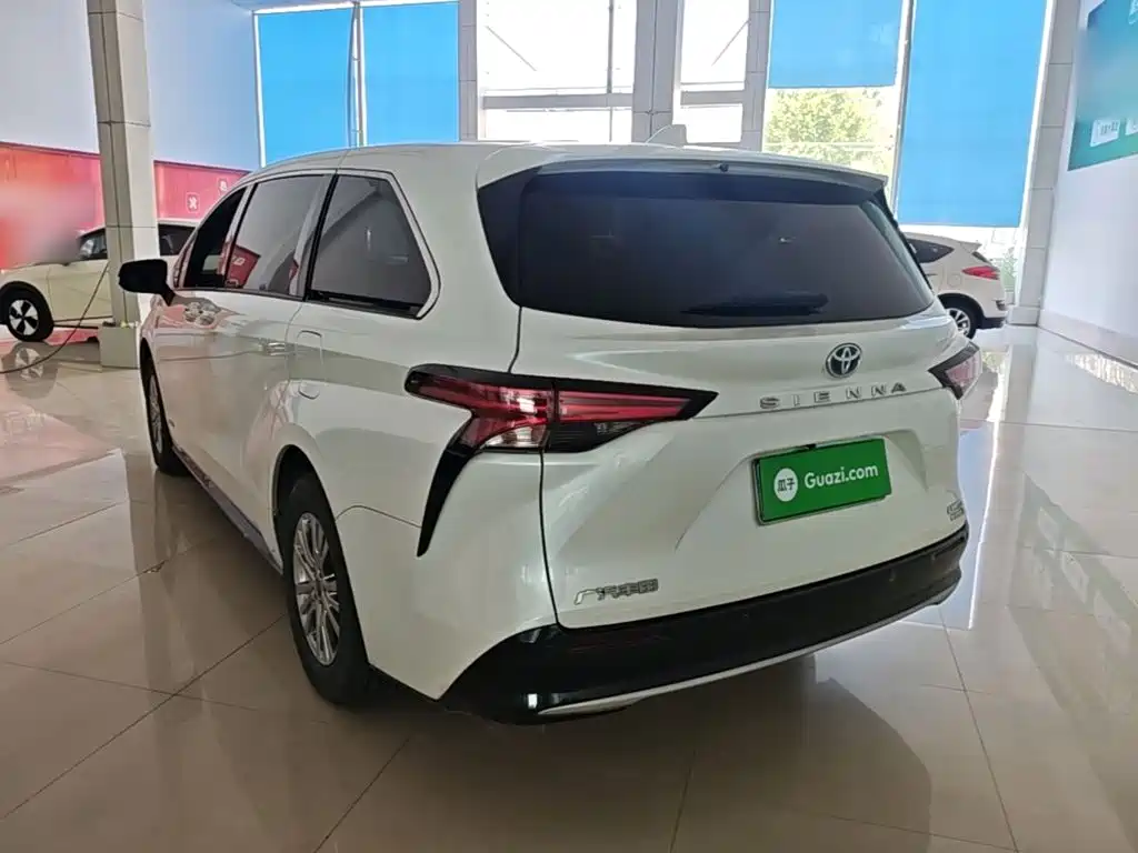 Toyota Sienna — миниатюра 5