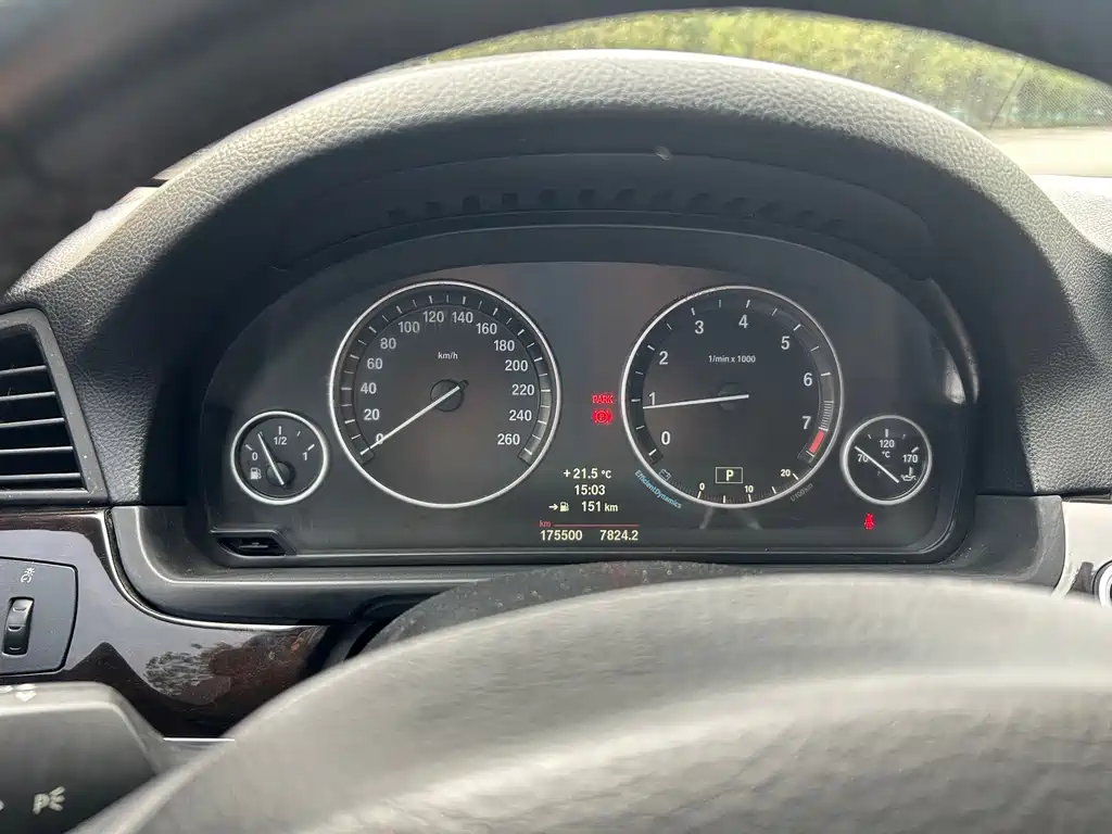 BMW 5 Series — миниатюра 17