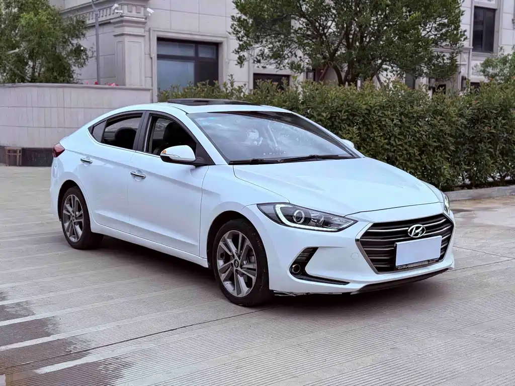 Hyundai Elantra — миниатюра 3
