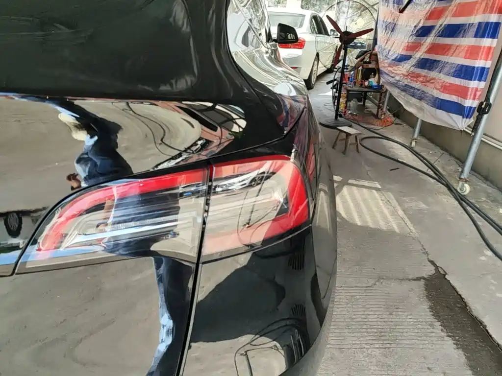 Tesla Model Y — миниатюра 8