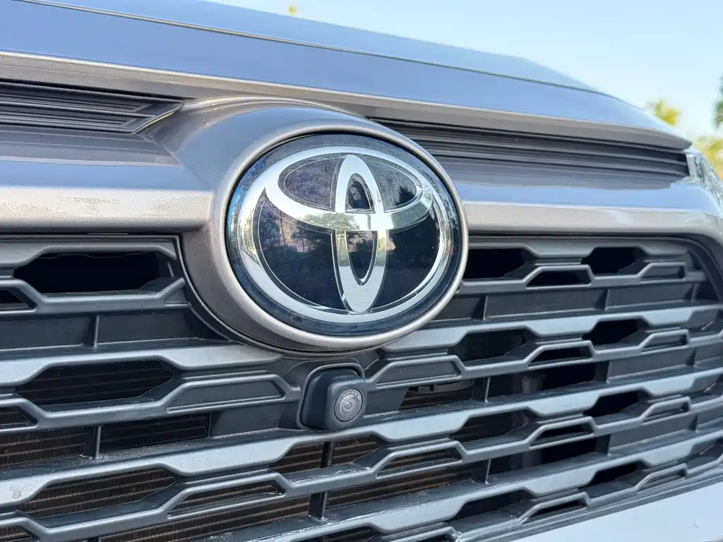Toyota RAV4 — миниатюра 14