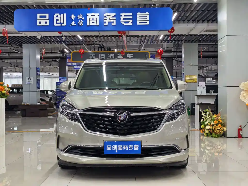 Buick GL8 — миниатюра 2