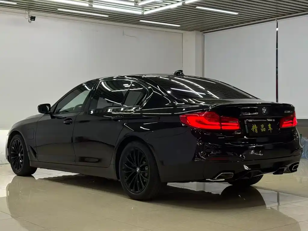 BMW 5 Series New Energy — миниатюра 7