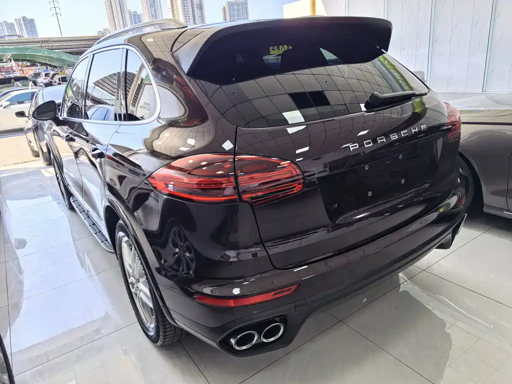 Porsche Cayenne — миниатюра 5