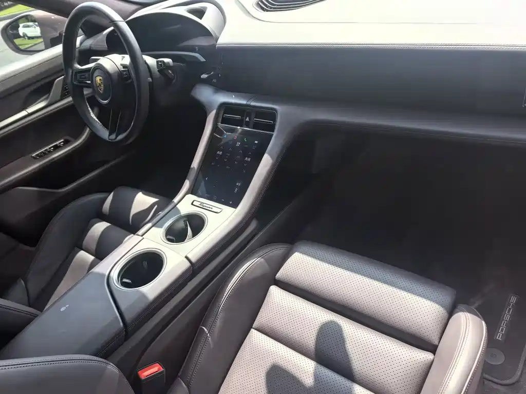 Porsche Taycan — миниатюра 10