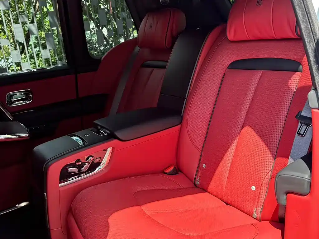 Rolls-Royce Cullinan 2018 мест