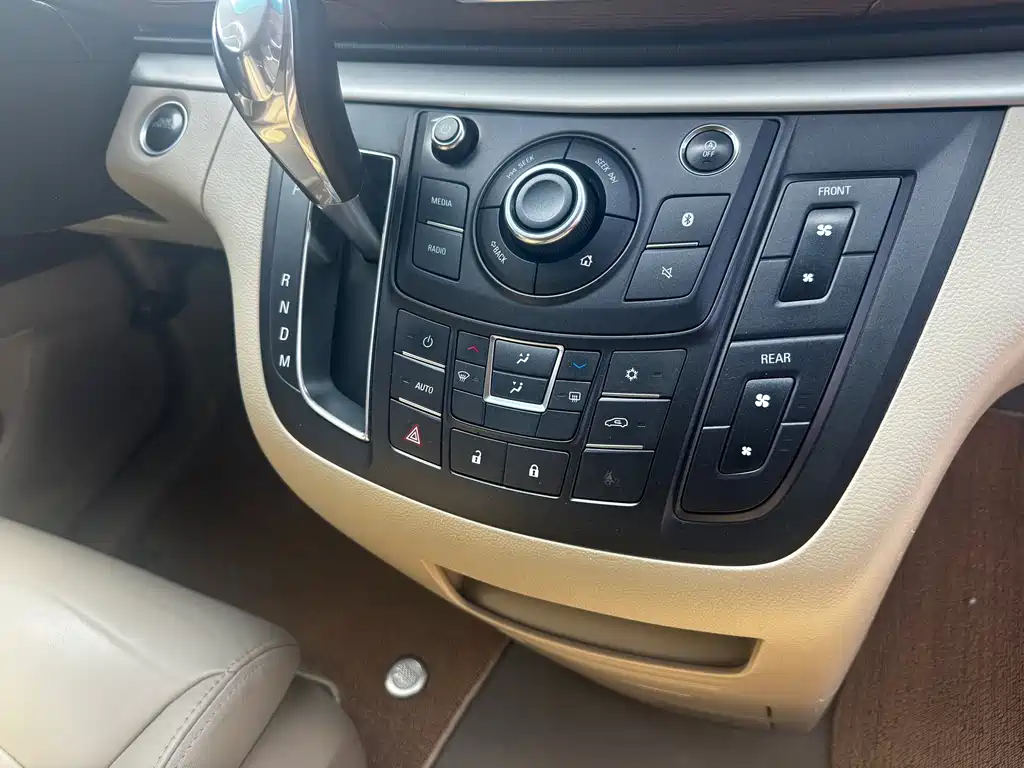 Buick GL8 — миниатюра 10