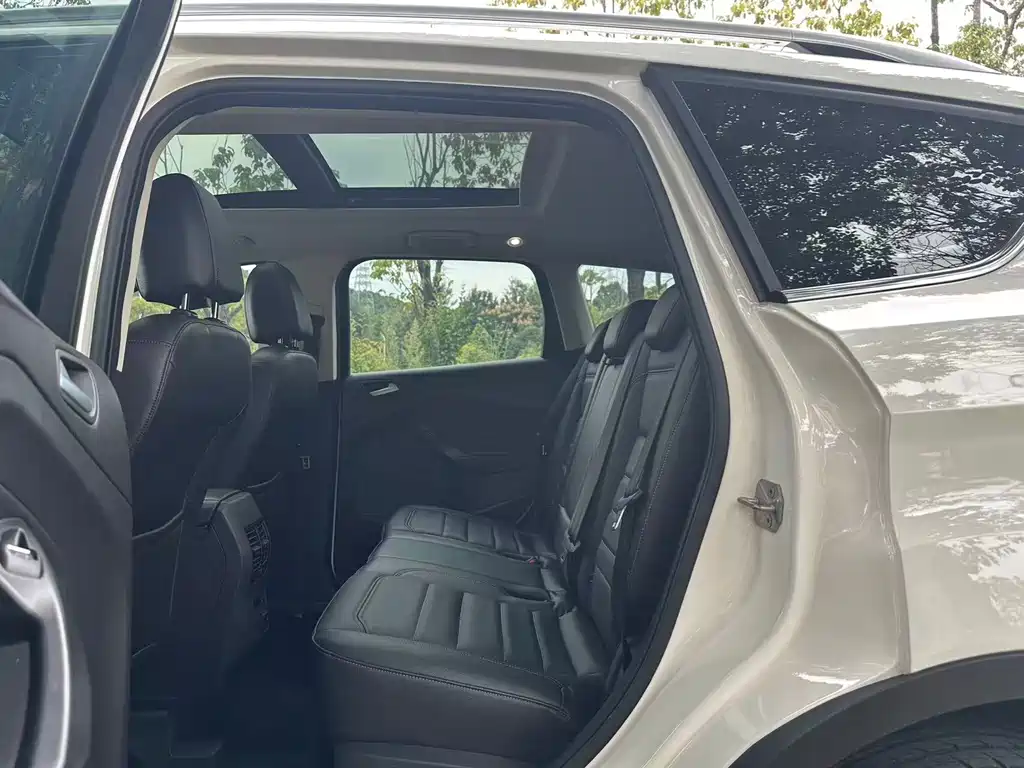 Ford Kuga — миниатюра 8