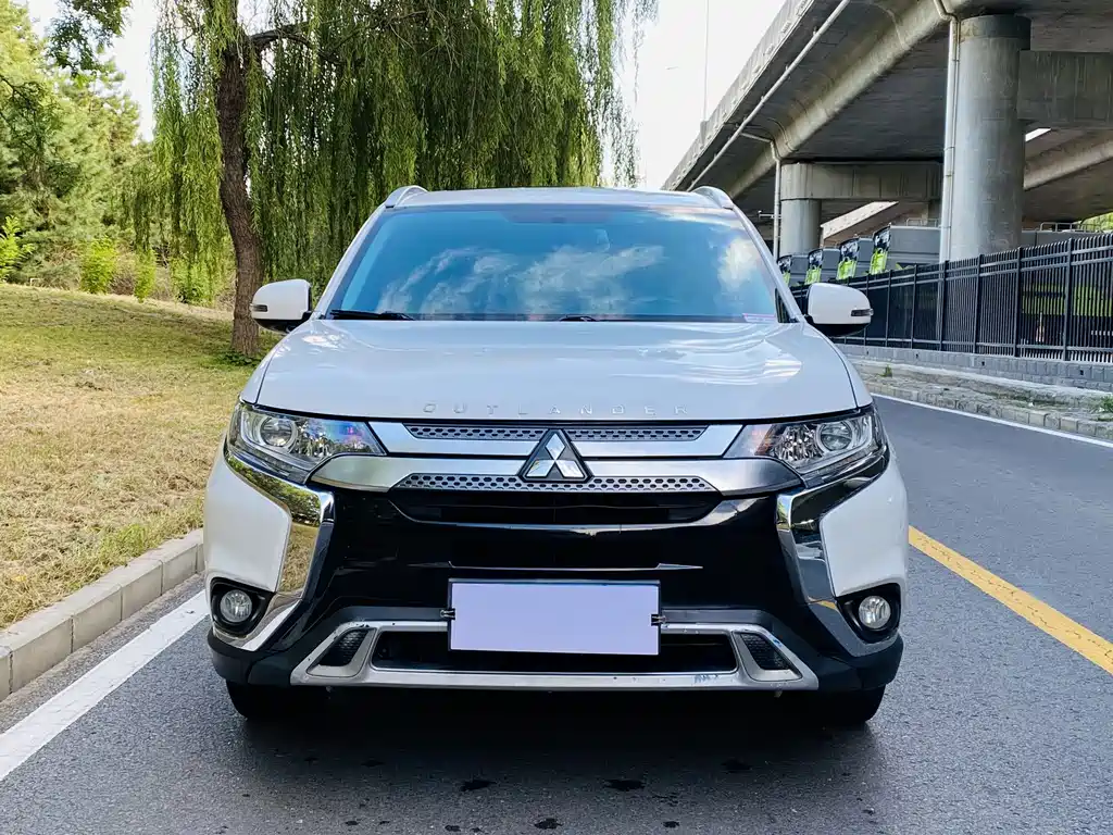 Mitsubishi Outlander — миниатюра 3