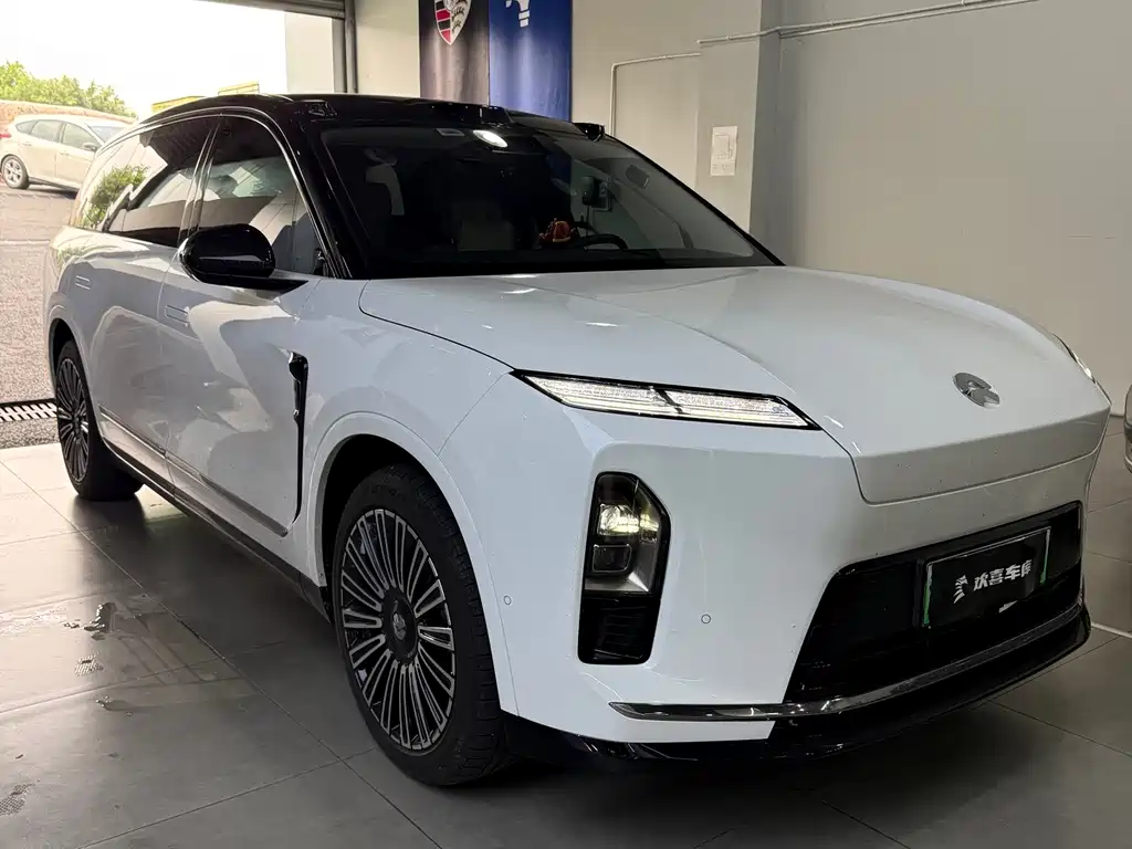 NIO ES8