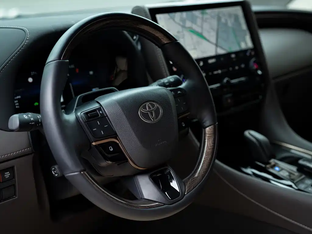 Toyota Alphard — миниатюра 5