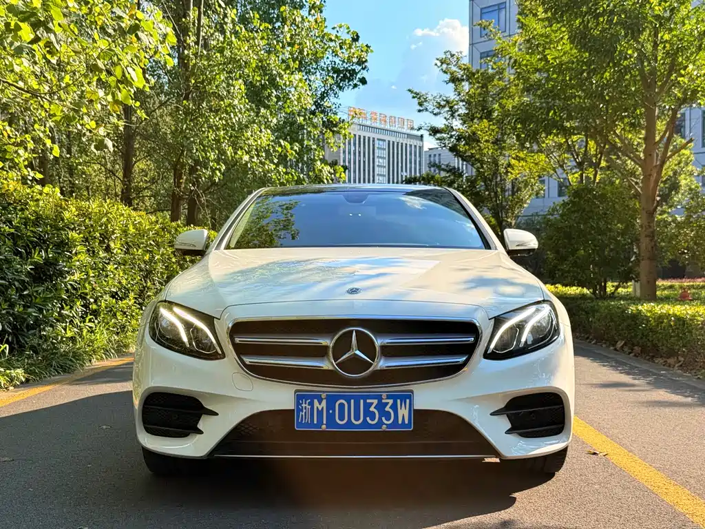 Mercedes-Benz E-Class — миниатюра 2