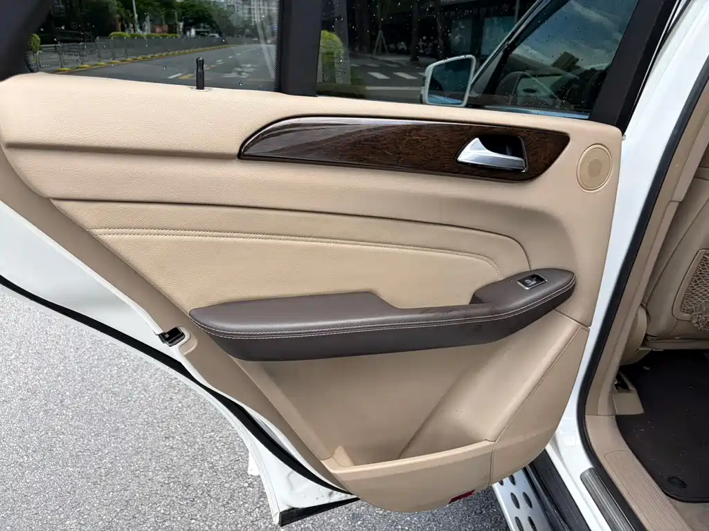 Mercedes-Benz M-Class — миниатюра 9