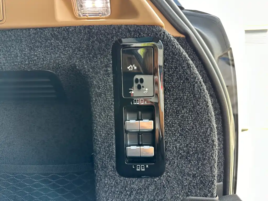 Land Rover Range Rover — миниатюра 19