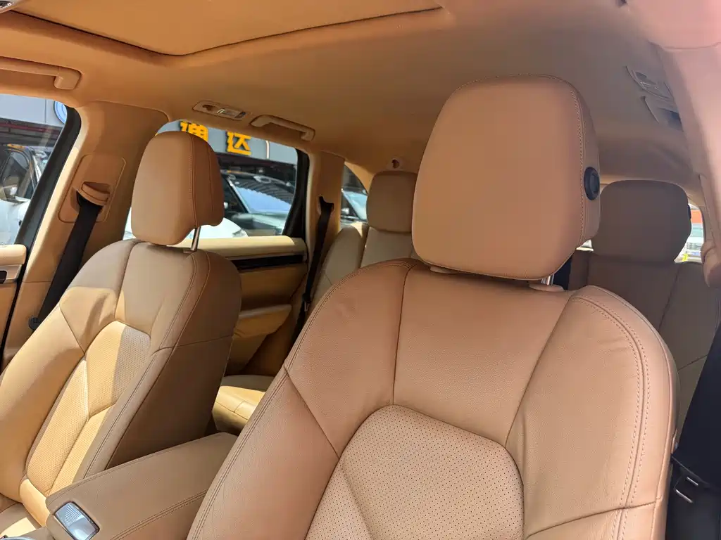 Porsche Cayenne — миниатюра 10