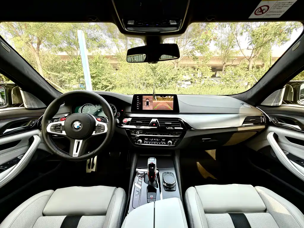 BMW M5 — миниатюра 7