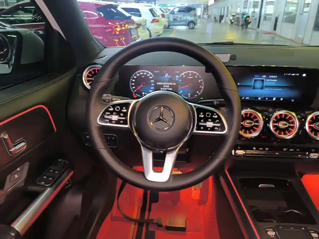 Mercedes-Benz GLA — миниатюра 11