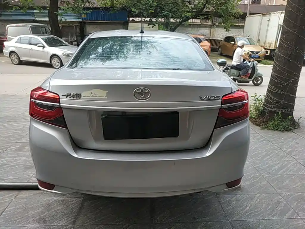 Toyota Vios - фото 4