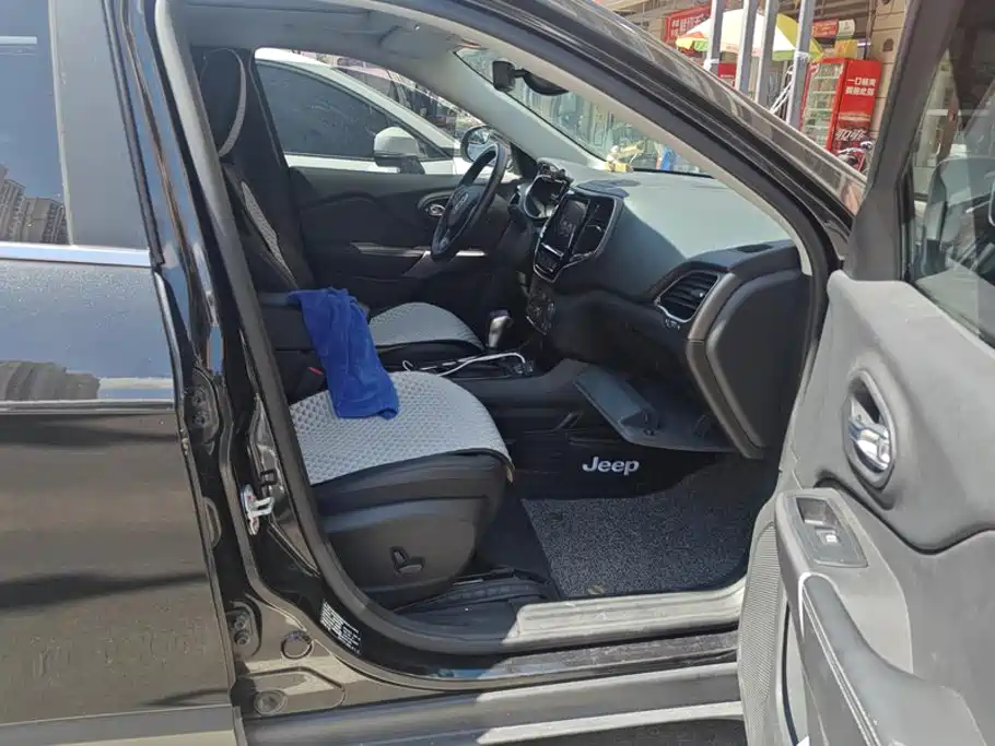 Jeep Cherokee — миниатюра 8