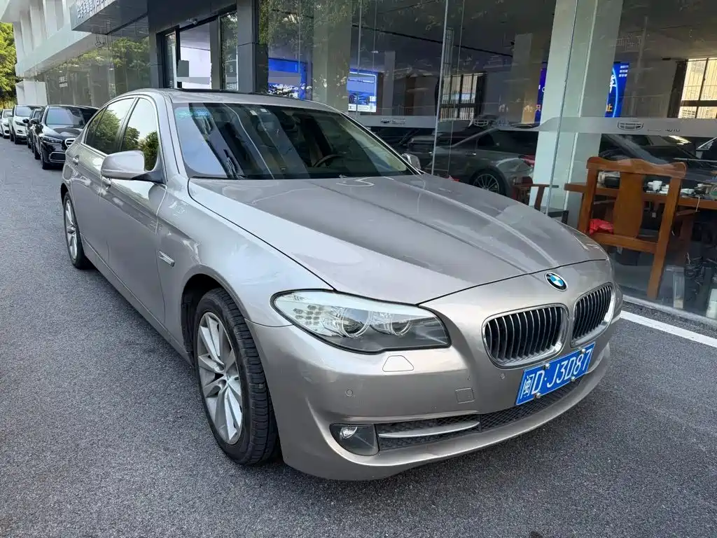 BMW 5 Series — миниатюра 2