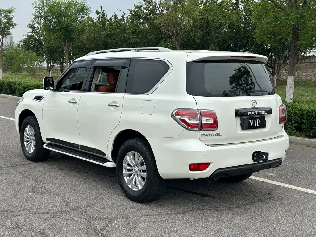 Nissan Patrol — миниатюра 7